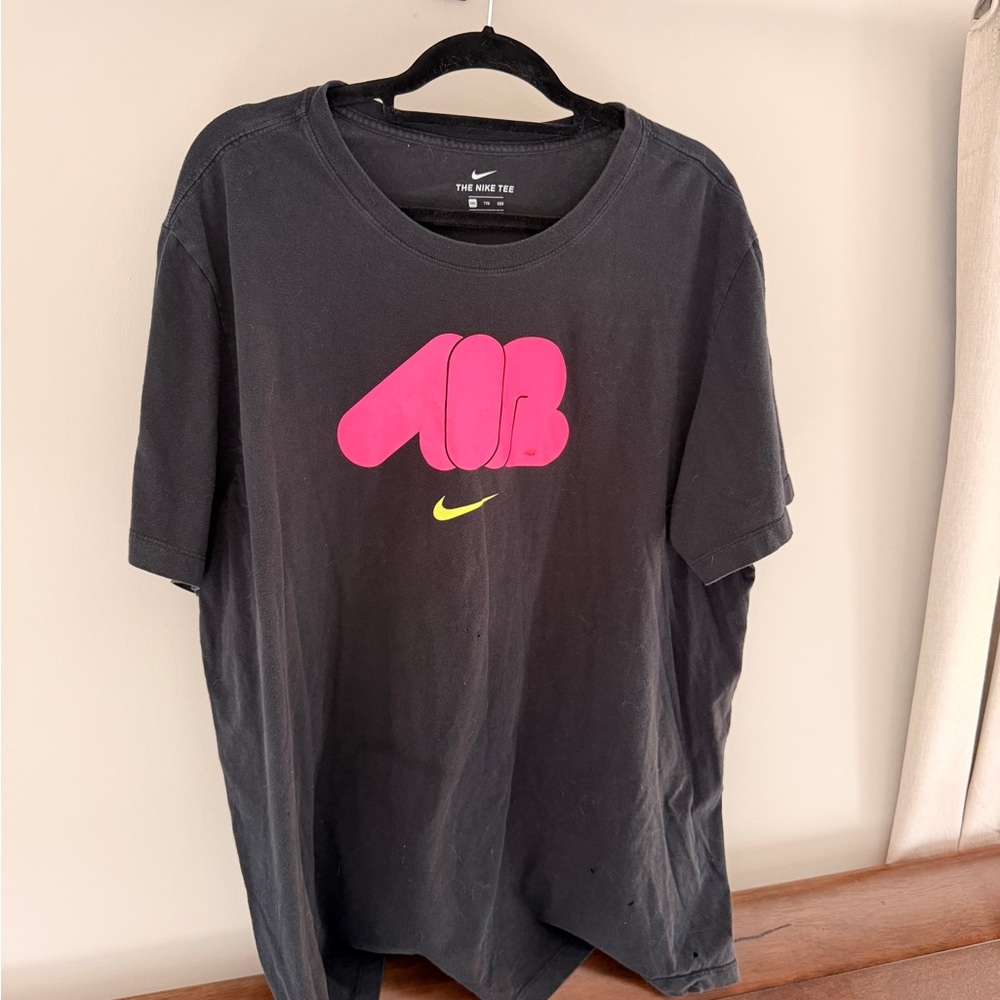 Nike Men's Tee in Black with Pink Logo